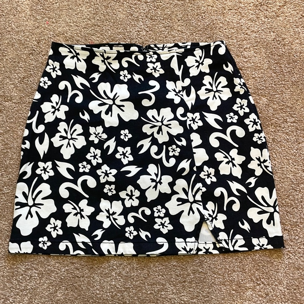 Wild Fable black and white mini skirt